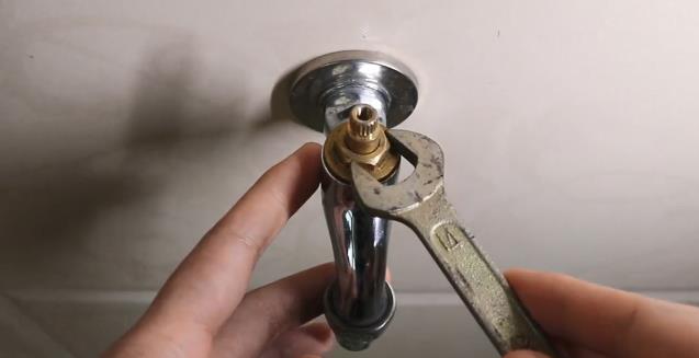 水龍頭滴水怎么處理?看步驟圖跟著老師傅一步步操作一下吧! 水龍頭滴水怎么處理?看步驟圖跟著老師傅一步步操作一下吧!