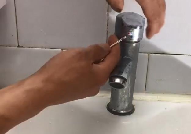 衛(wèi)生間臺(tái)盆水龍頭拆卸圖解,6張步驟大圖帶你全程拆卸! 衛(wèi)生間臺(tái)盆水龍頭拆卸圖解,6張步驟大圖帶你全程拆卸!