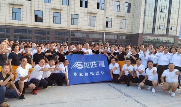 龍勝管曹縣運(yùn)營(yíng)中心為弘揚(yáng)全民健身運(yùn)動(dòng),竟組建了一支“400人舞團(tuán)” 龍勝管曹縣運(yùn)營(yíng)中心為弘揚(yáng)全民健身運(yùn)動(dòng),竟組建了一支“400人舞團(tuán)”